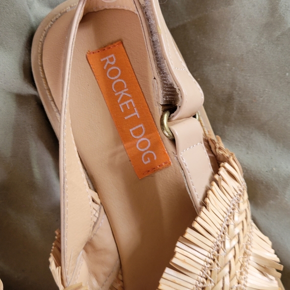 🌼3 for $30🌼 Super comfy ROCKET DOG sandals size  9 - Picture 2 of 6